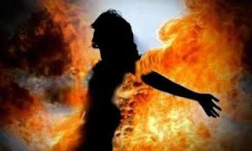 Chennai man immolates wife 